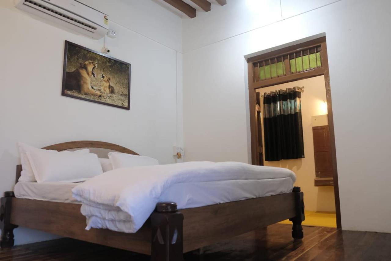 Hotel Ashirwad Junagadh Exterior foto